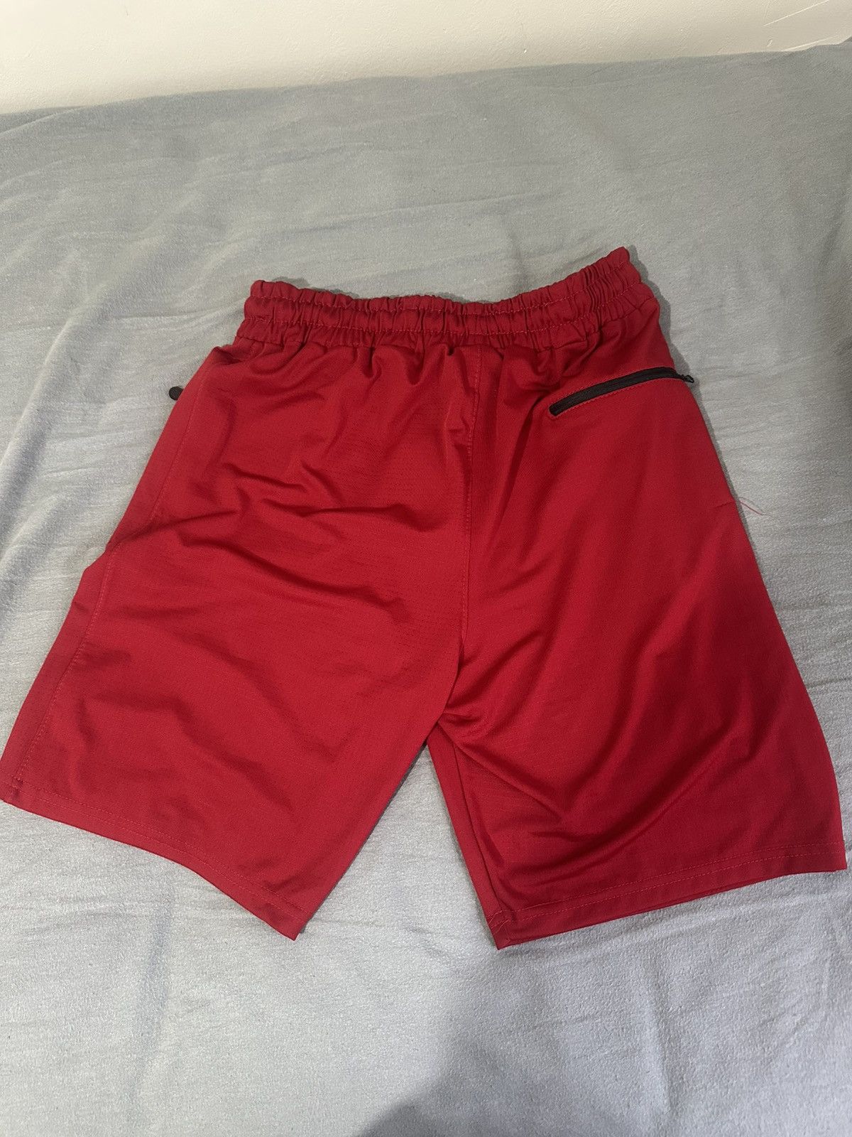 Nike Nike red shorts brand new Size US 34 / EU 50 - 3 Thumbnail