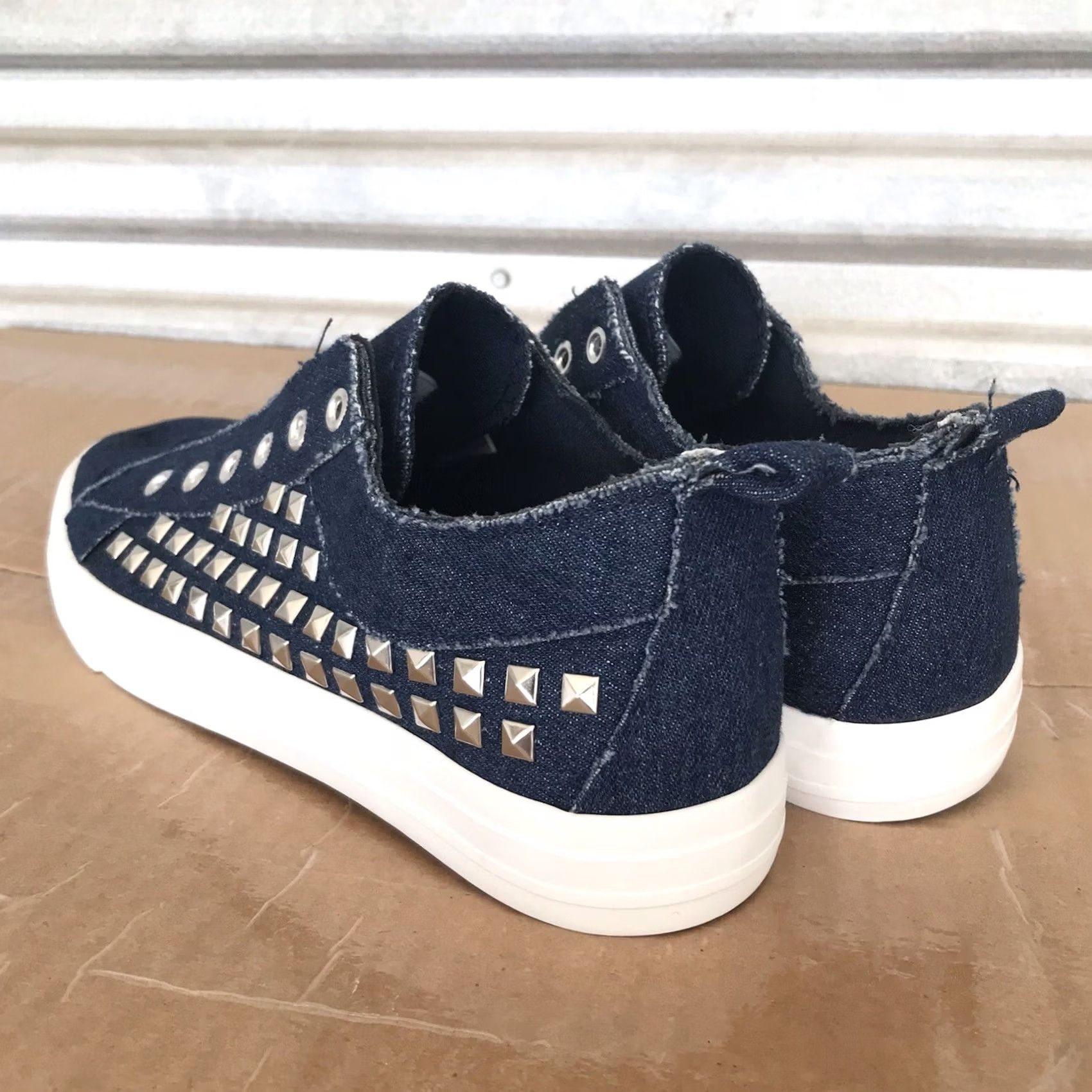 Vintage Yoki Women Navy Blue Bentley Distressed Studded Slip-On Comfort Sneakers 8 Size US 8 / IT 38 - 3 Thumbnail