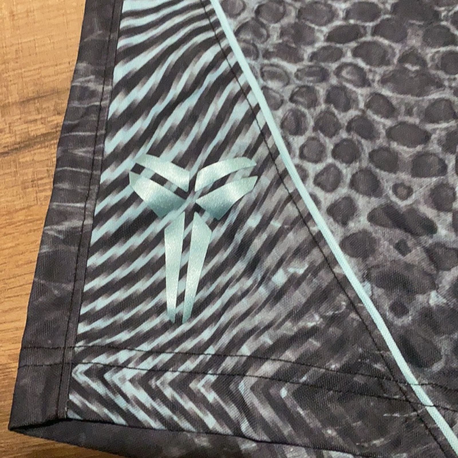 Nike 2010 Nike Kobe Snake Skin Dri-Fit Shorts Size US 28 / EU 44 - 2 Thumbnail