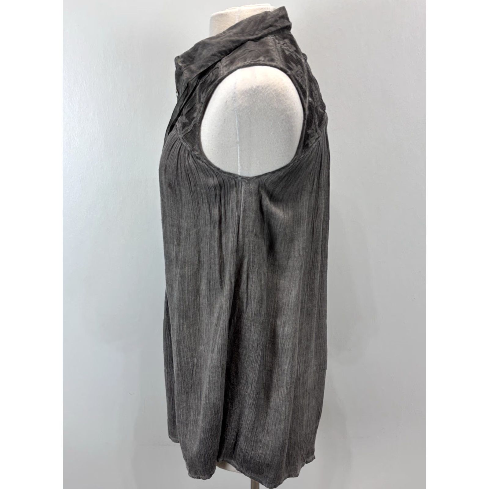 Free People VINTAGE Free People Sleeveless Tunic Shirt XS Gray Pintuck Pleat Bohemian Womens Size XS / US 0-2 / IT 36-38 - 2 Thumbnail