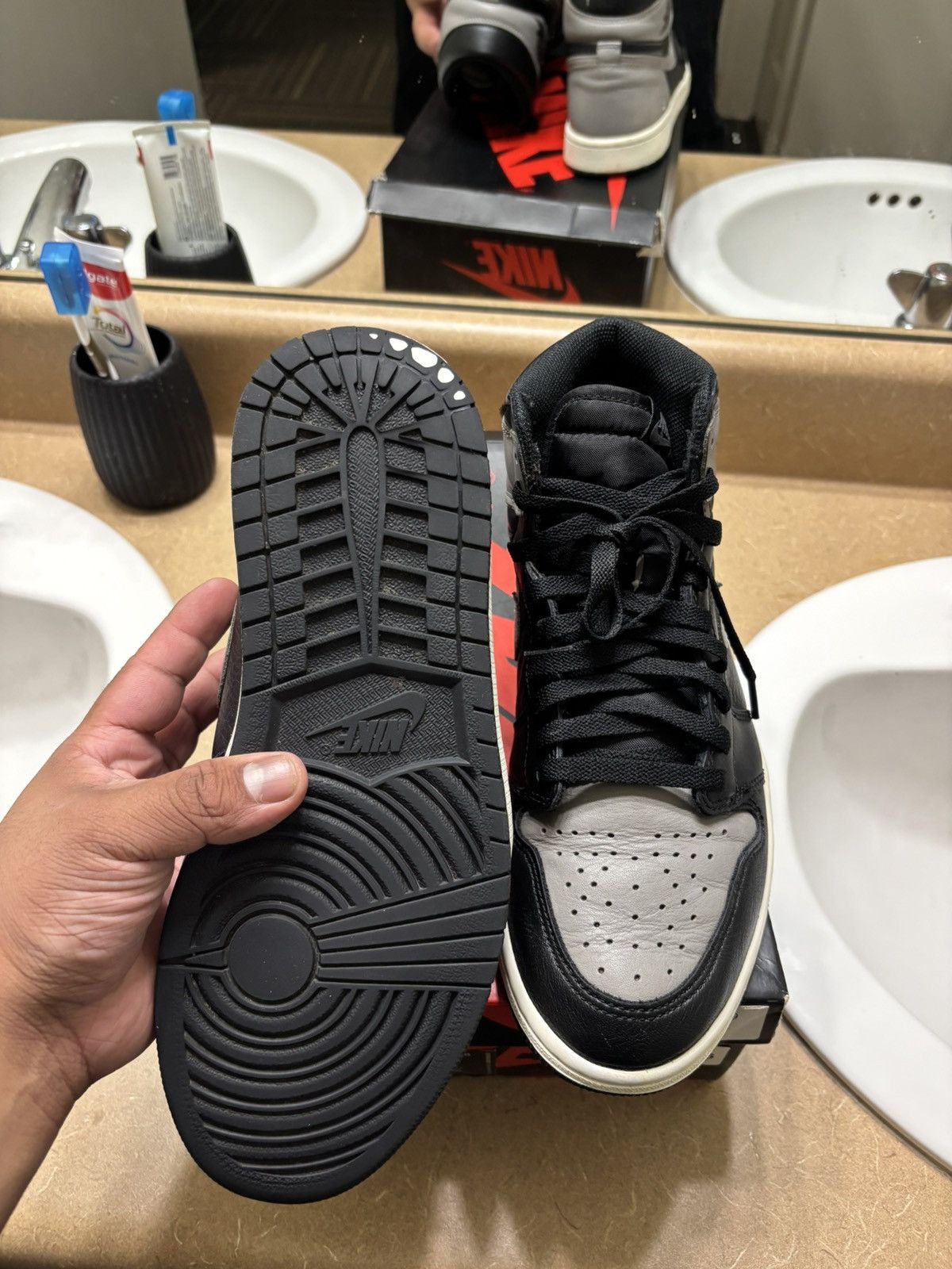 Jordan Brand Jordan 1 Shadow (2018) Size US 9.5 / EU 42-43 - 3 Thumbnail