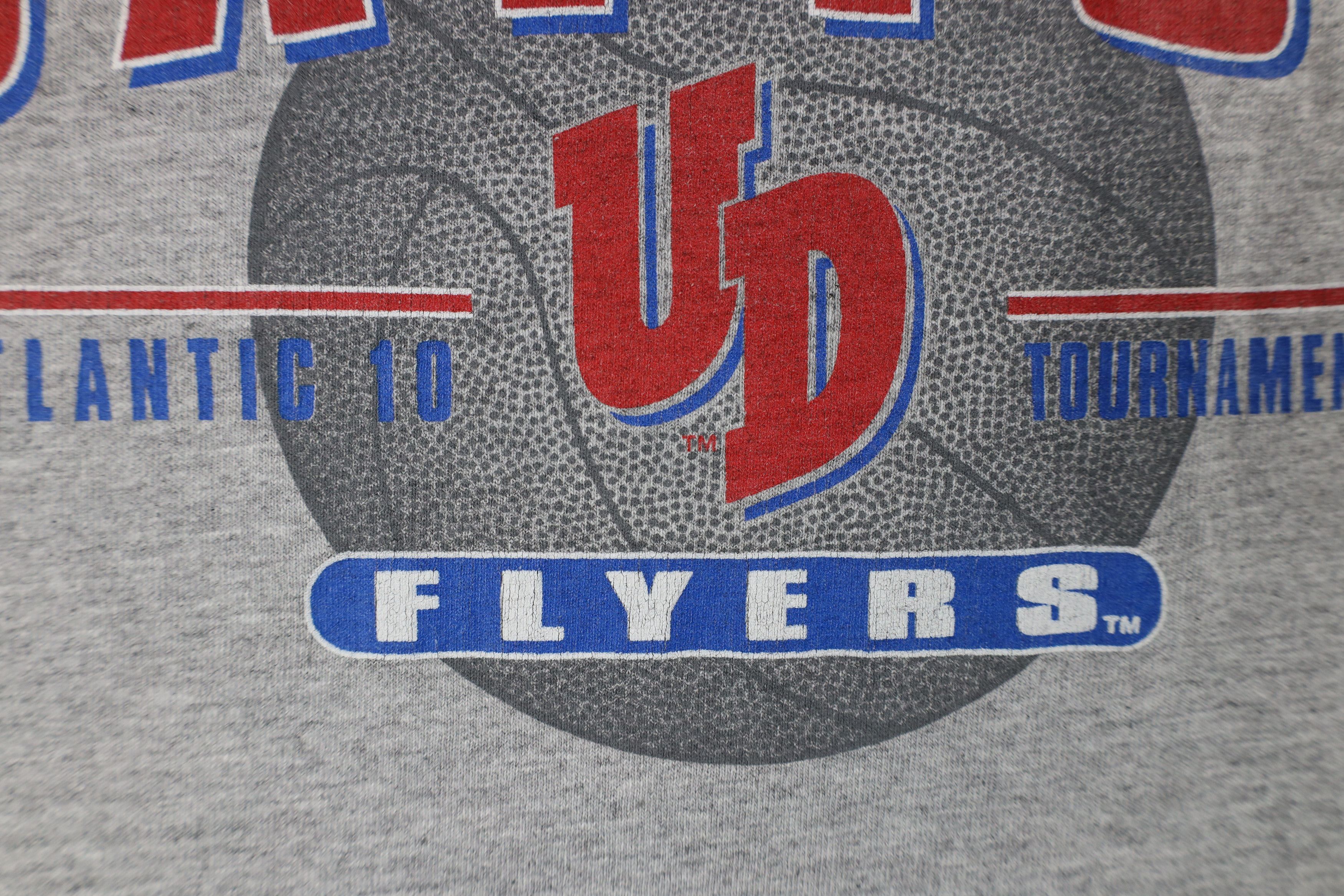 Vintage Vintage Y2K 10 Champs Dayton University Basketball T-Shirt Size US L / EU 52-54 / 3 - 6 Thumbnail