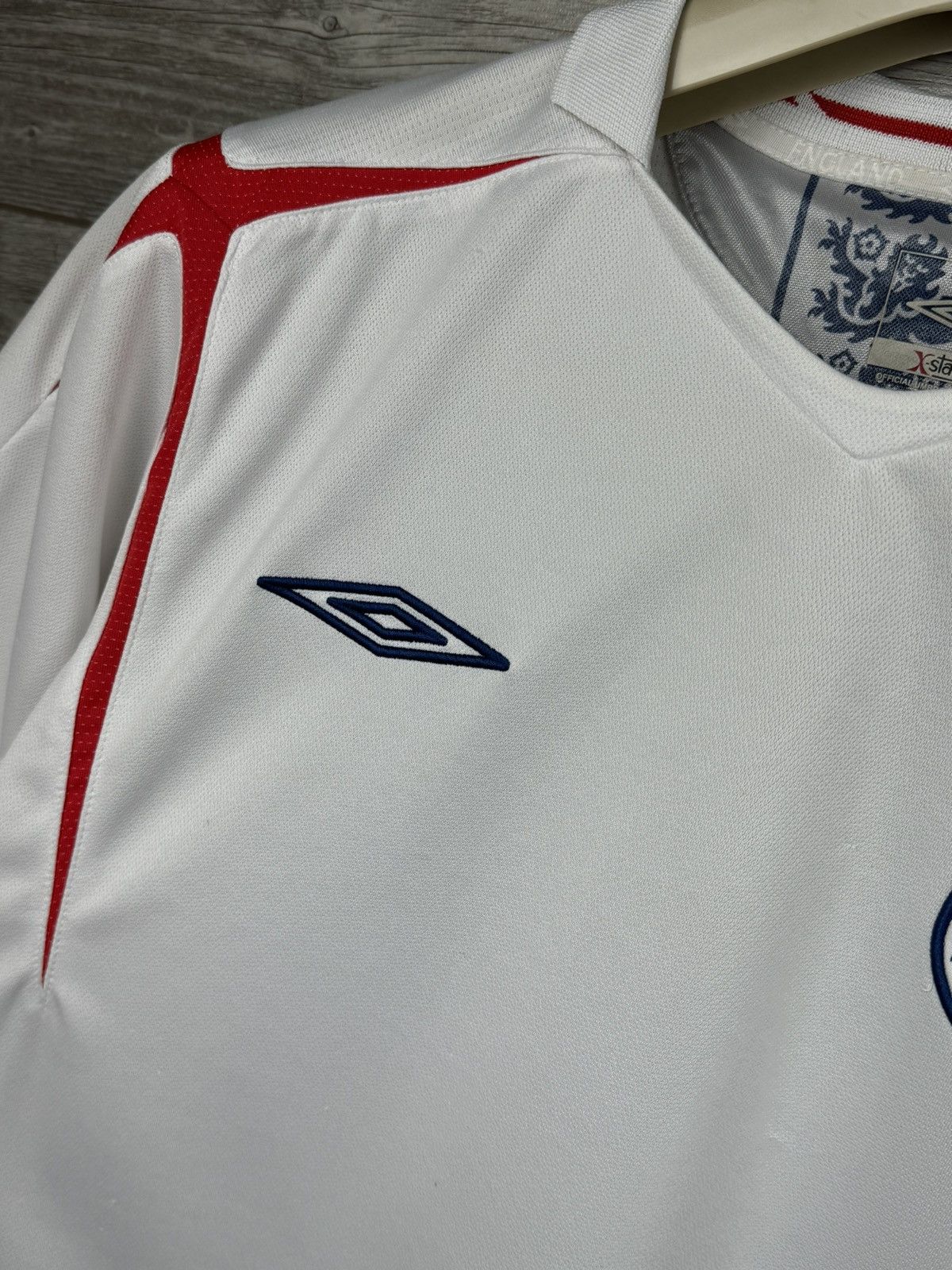 Umbro ENGLAND 2005 2007 HOME SHIRT FOOTBALL SOCCER JERSEY SIZE L Size US L / EU 52-54 / 3 - 6 Thumbnail