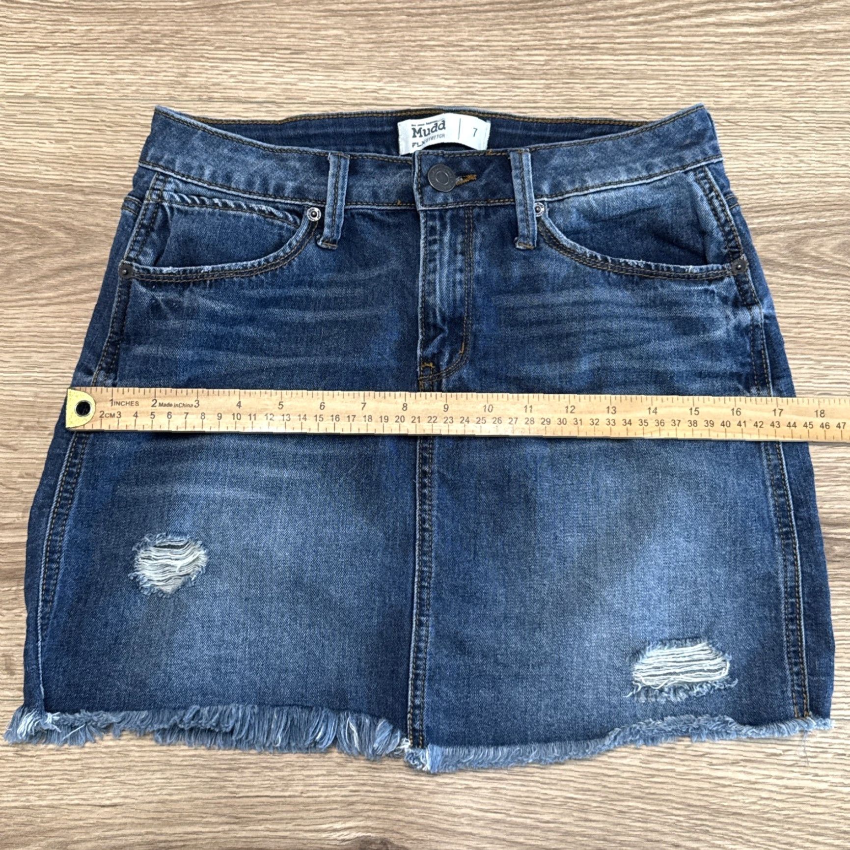 Vintage VINTAGE Mudd Women's Denim Skirt Size 7 Short Mini Stretch Blue Distressed Size 28" / US 6 / IT 42 - 6 Thumbnail