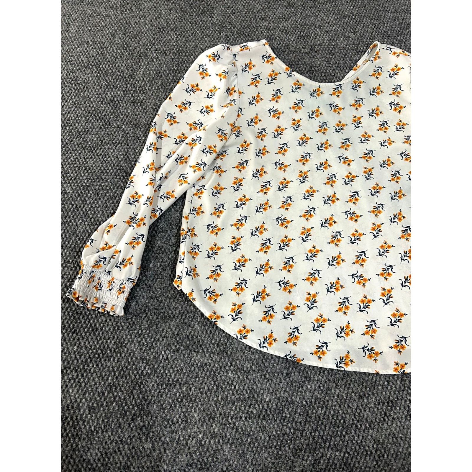Ann Taylor LOFT Blouse Womens Large White Floral Long Sleeve Ruffle Cuffs Size L / US 10 / IT 46 - 2 Thumbnail