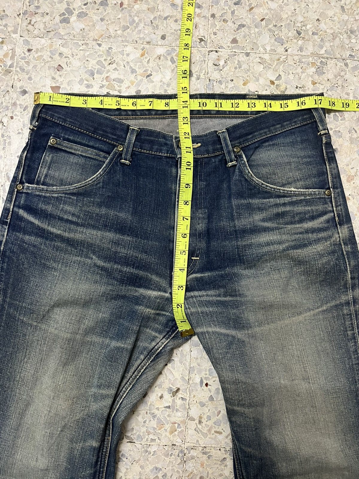 LEE Riders organic cotton distressed denim