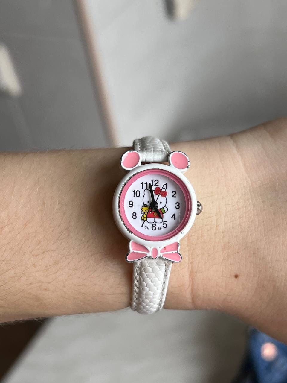 Japanese Brand × Vintage Vintage Japanese style Hello Kitty Watch Futuristic White Size ONE SIZE - 1 Thumbnail