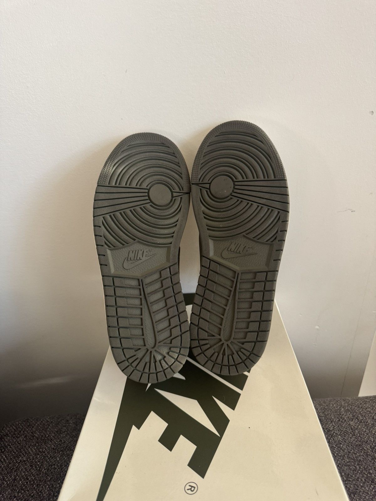 Jordan Brand × Nike × Travis Scott WMNS AIR JORDAN 1 LOW OG SP Size US 9.5 / EU 42-43 - 13 Thumbnail