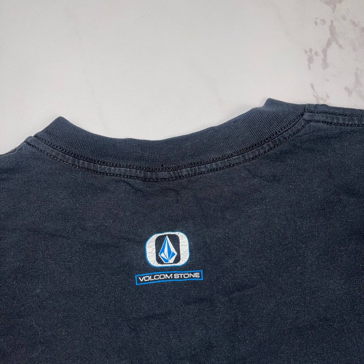 Vintage vintage volcom t-shirt size L black 90s crazy vintgae Size US L / EU 52-54 / 3 - 12 Thumbnail