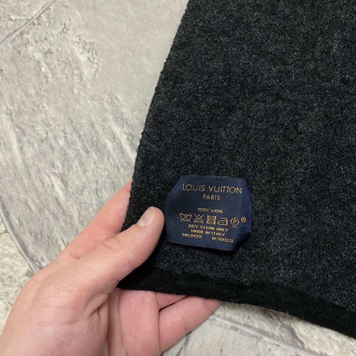 Louis Vuitton Louis Vuitton Scarf Damier LV Logo Gray and Black Wool Size ONE SIZE - 5 Thumbnail
