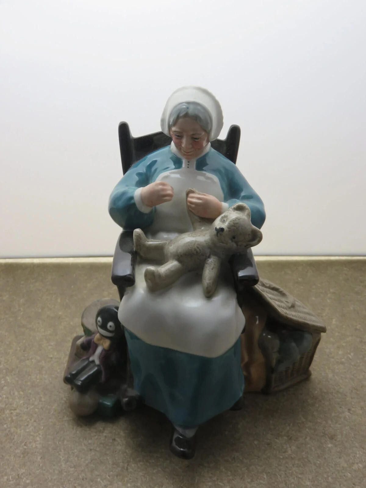 Other Royal Doulton Figurine Nanny H.N.2221 Grandma Teddy Bear Size ONE SIZE - 1 Thumbnail