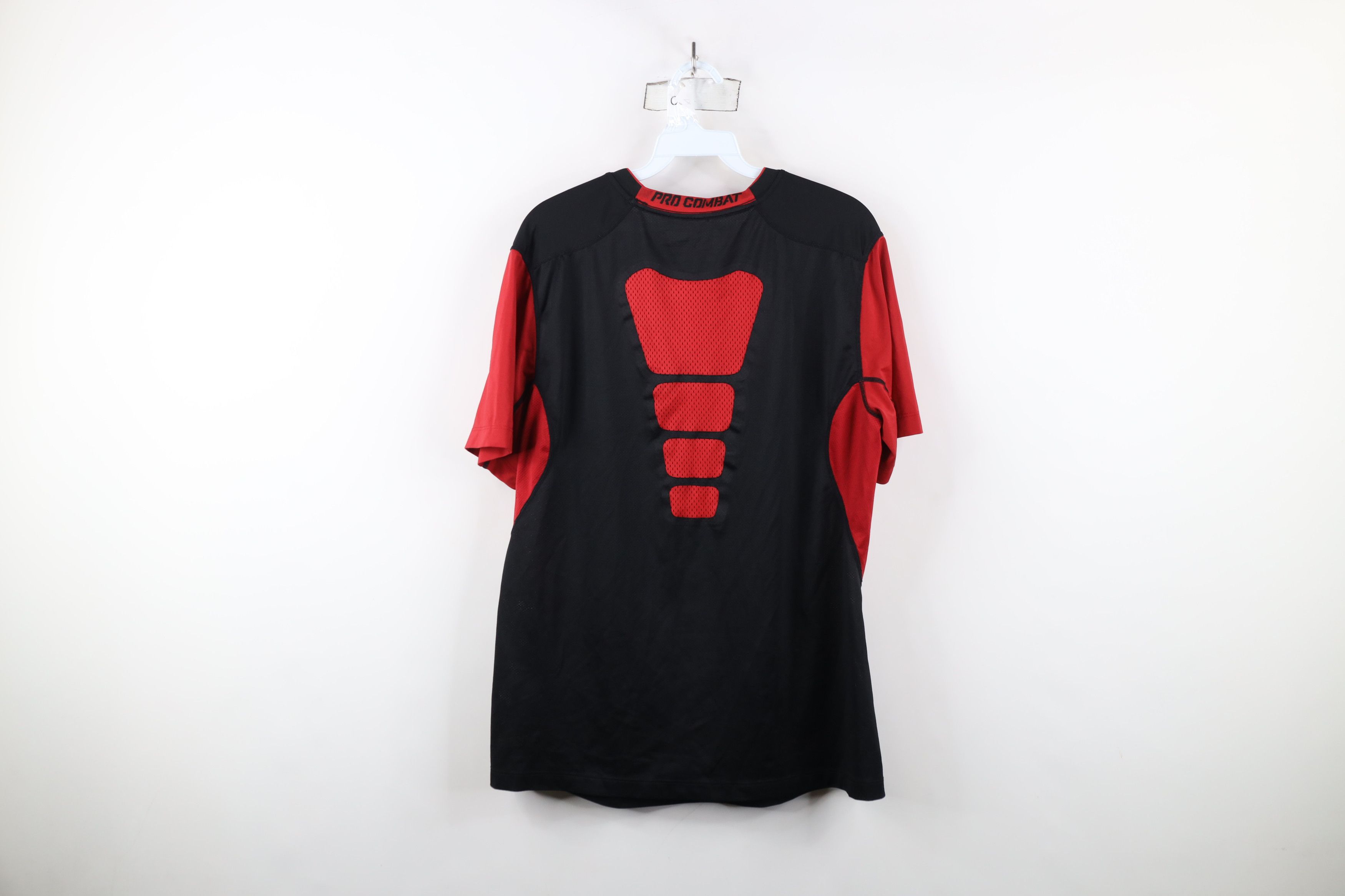 Nike × Vintage Nike Pro Combat Fitted Vented Training Gym T-Shirt Black Size US L / EU 52-54 / 3 - 13 Thumbnail