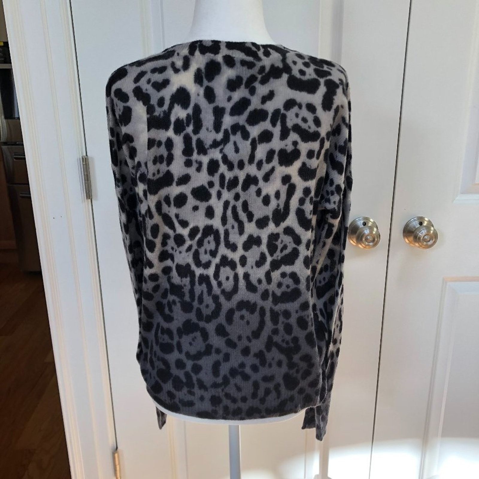 360Cashmere 360 Cashmere Leopard Print Cashmere Sweater Size XS / US 0-2 / IT 36-38 - 5 Thumbnail