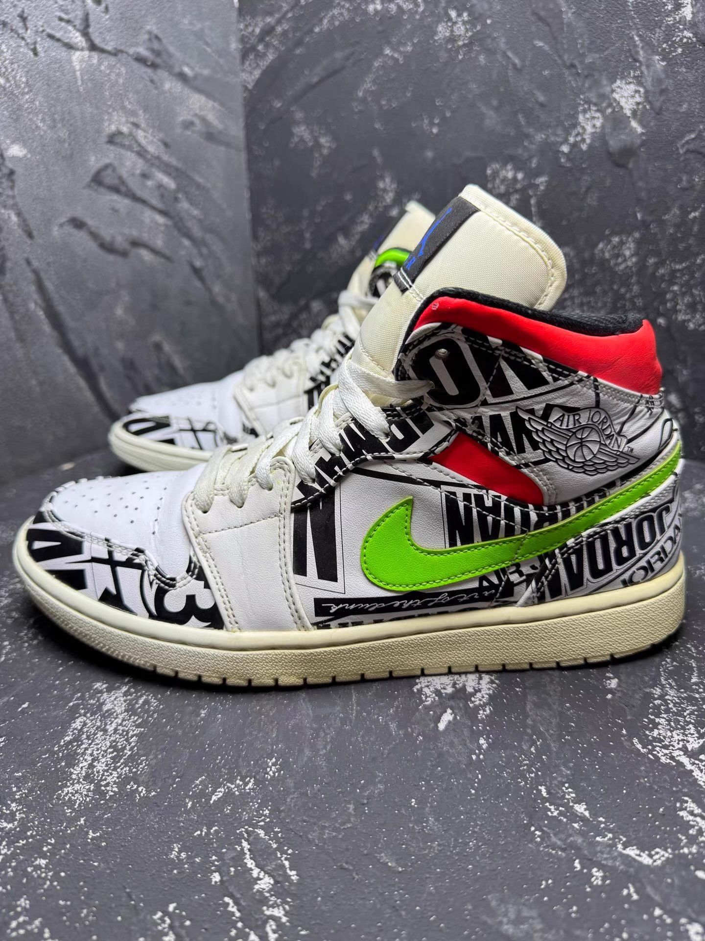 Nike Air Jordan 1 Mid Black & White Graffiti Q10 Size US 9.5 / EU 42-43 - 7 Thumbnail