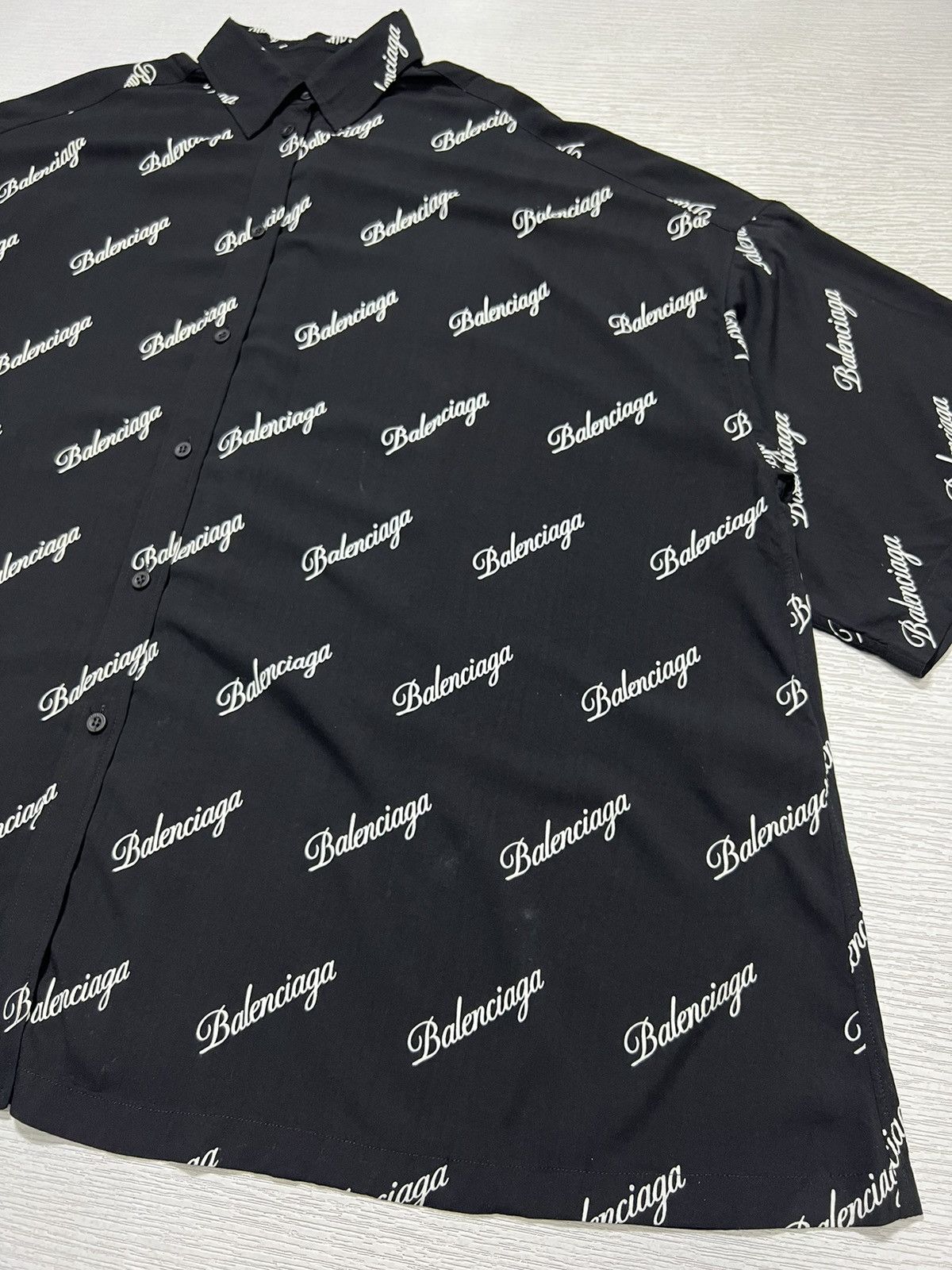 Balenciaga Balenciaga - All Over Script Logo Oversized Button Up Shirt Size XS / US 0-2 / IT 36-38 - 7 Thumbnail
