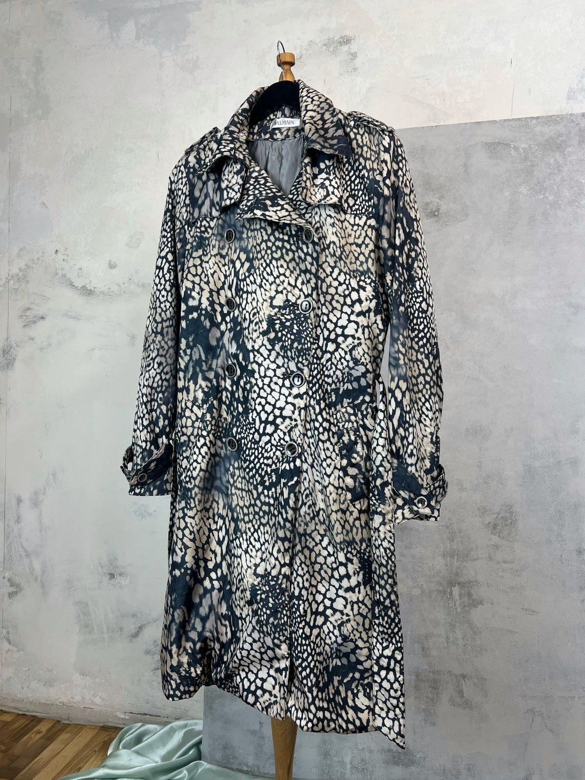 Balmain Balmain Vintage Camouflage Trench Coat Jacket Size M - L Size M / US 6-8 / IT 42-44 - 1 Thumbnail