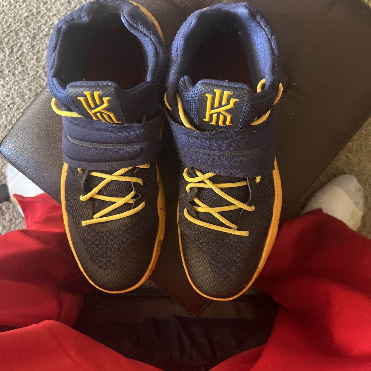 Nike Kyrie Cavaliers 2 Size US 11.5 / EU 44-45 - 3 Thumbnail