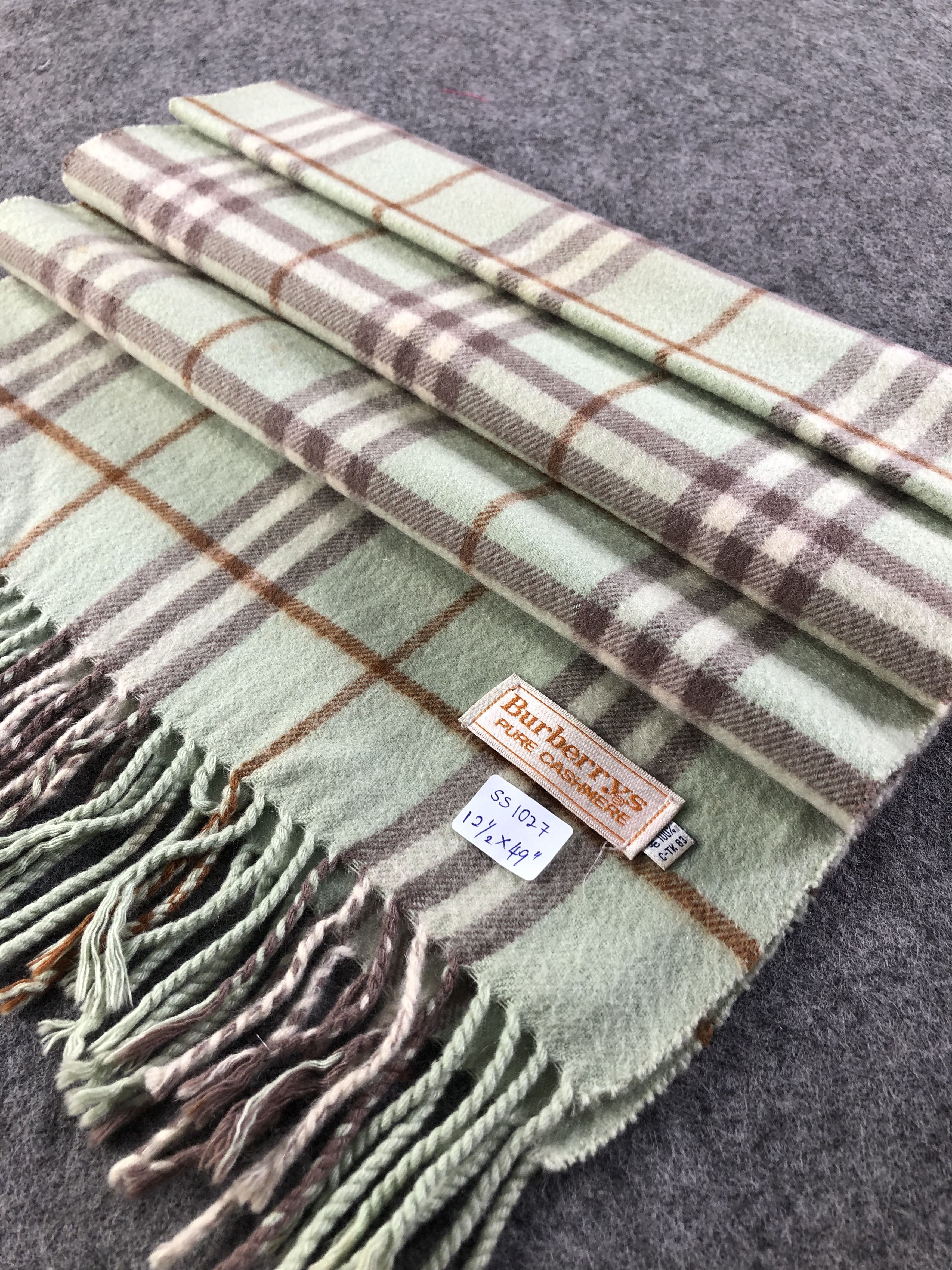 Burberry Burberrys Pure Cashmere Scarf / Muffler / Neckwear Size ONE SIZE - 3 Thumbnail