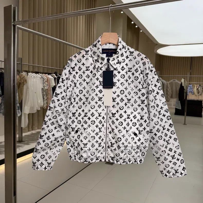 Louis Vuitton Louis Vuitton Black and white full print lapel jacket Size XS / US 0-2 / IT 36-38 - 1 Thumbnail