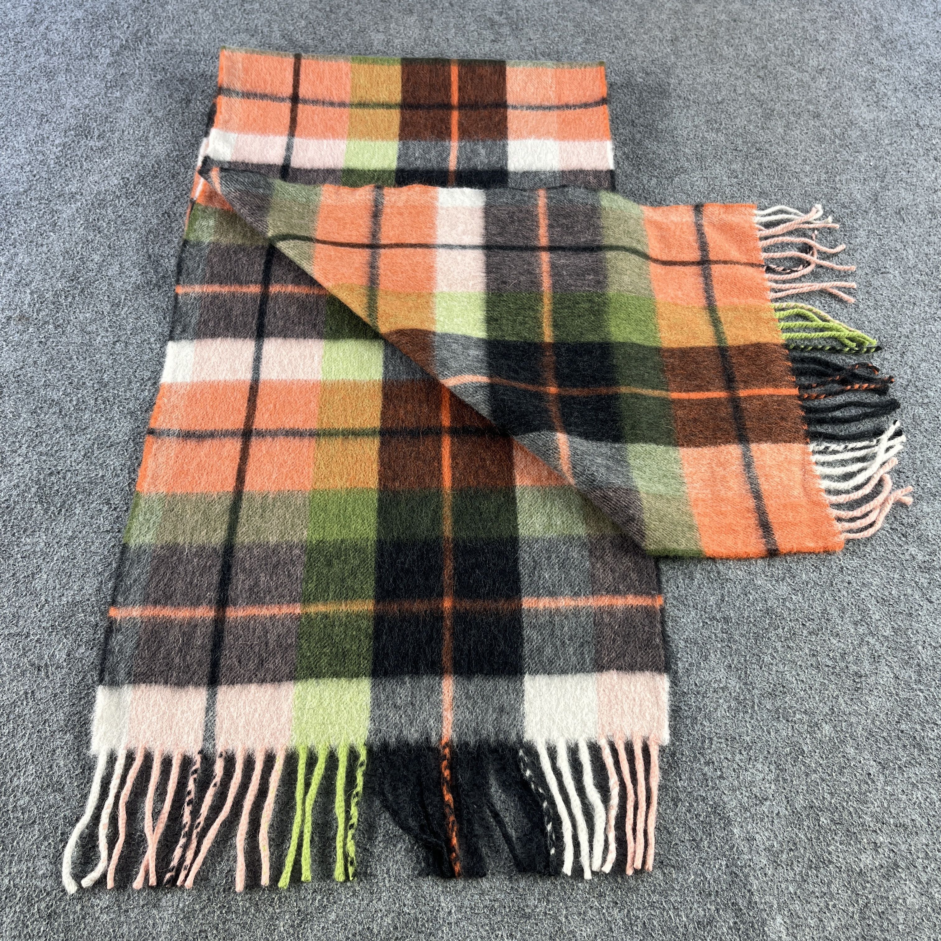 Begg x Co Begg & Co. Scarf / Muffler / Neckwear T1376 Size ONE SIZE - 4 Thumbnail
