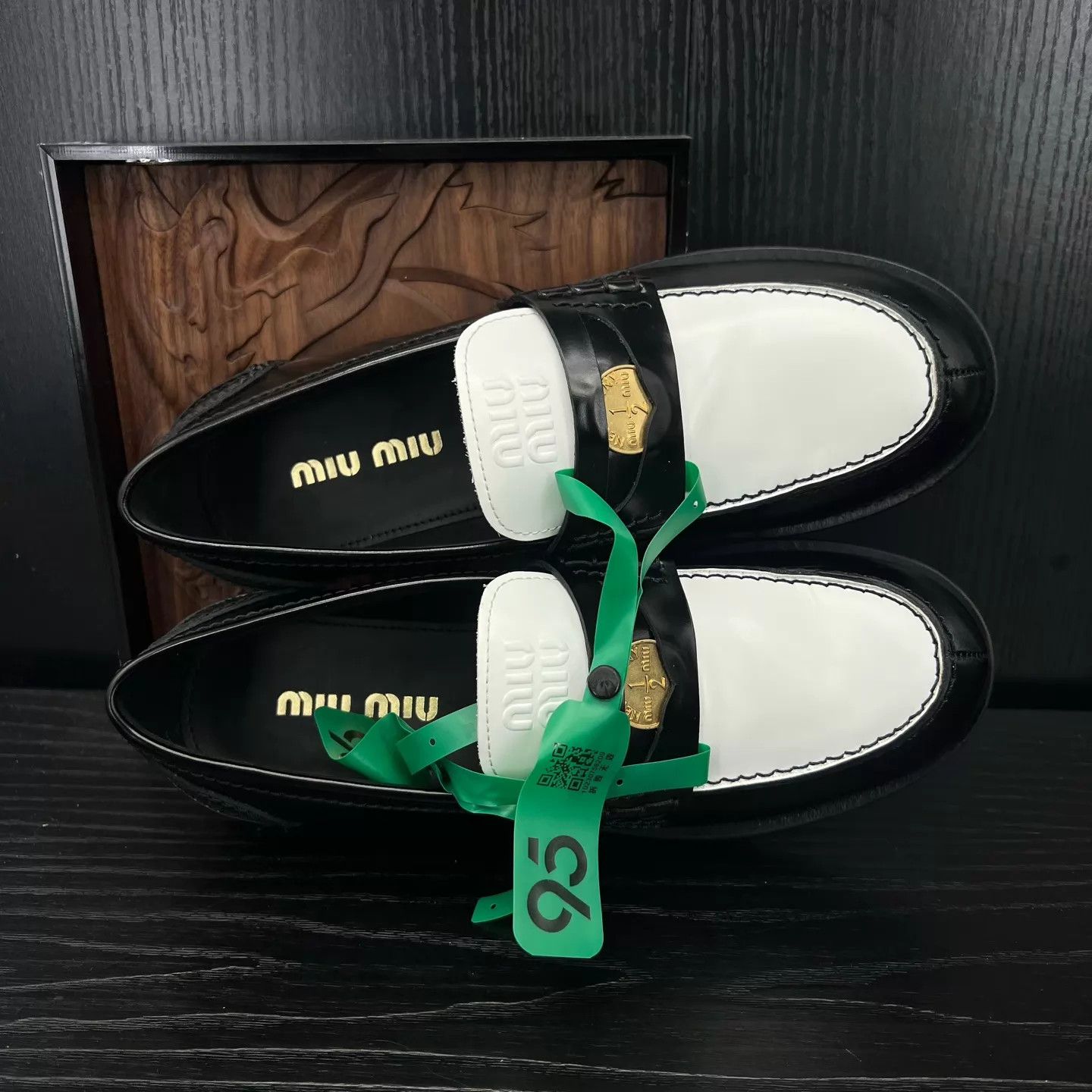 Miu Miu MIU MIU Penny Black & White Gold Women's 38 Like New Size US 7.5 / IT 37.5 - 6 Thumbnail