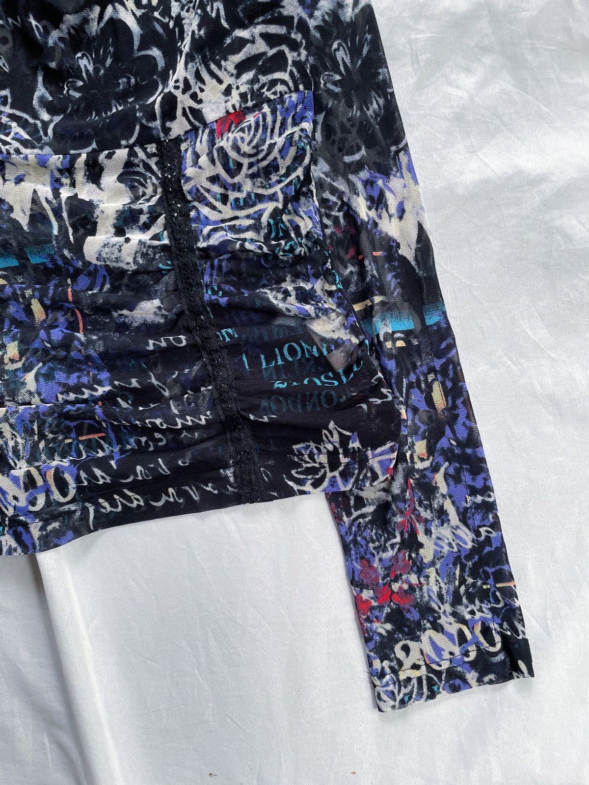 Japanese Brand JAPANESE MESH TOP ART PRINTED Size US XS / EU 42 / 0 - 4 Thumbnail