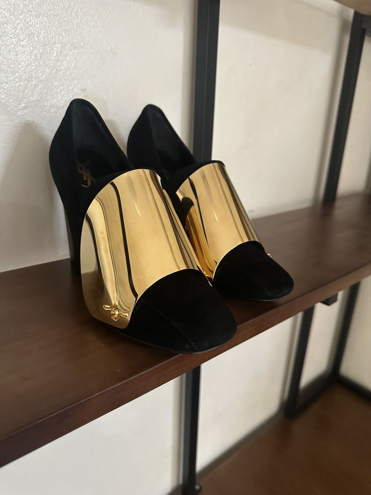 Yves Saint Laurent YSL Black & Gold Sculpted Platform Heels Size US 8.5 / IT 38.5 - 7 Thumbnail