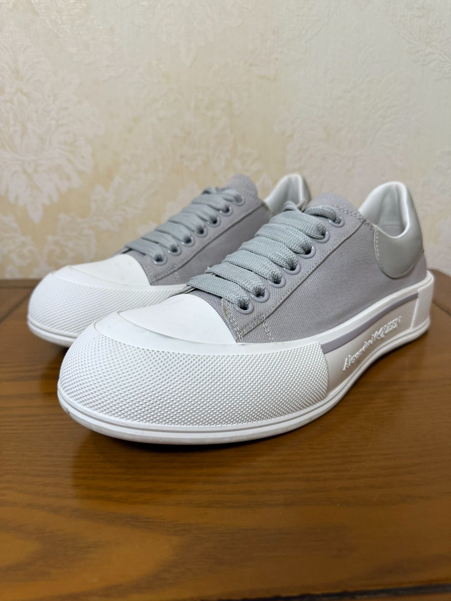 Alexander McQueen Alexander McQueen Canvas White Lowtop Sneakers 10 Men Size US 10 / EU 43 - 1 Thumbnail
