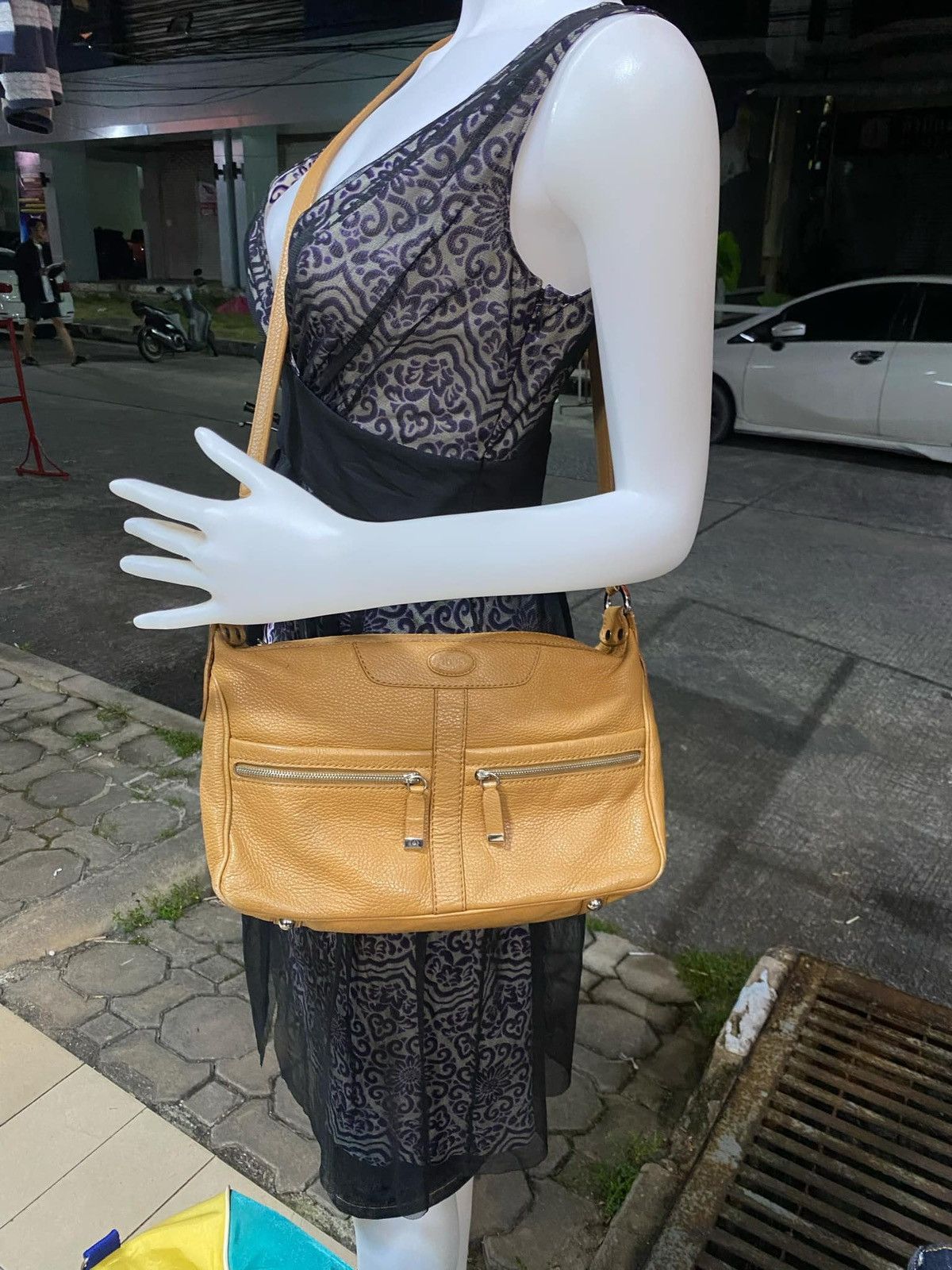 Designer × Tod's × Vintage TOD'S punpkin orange leather MEDIUM MIKY NOMADE shoulderbag Size ONE SIZE - 3 Thumbnail