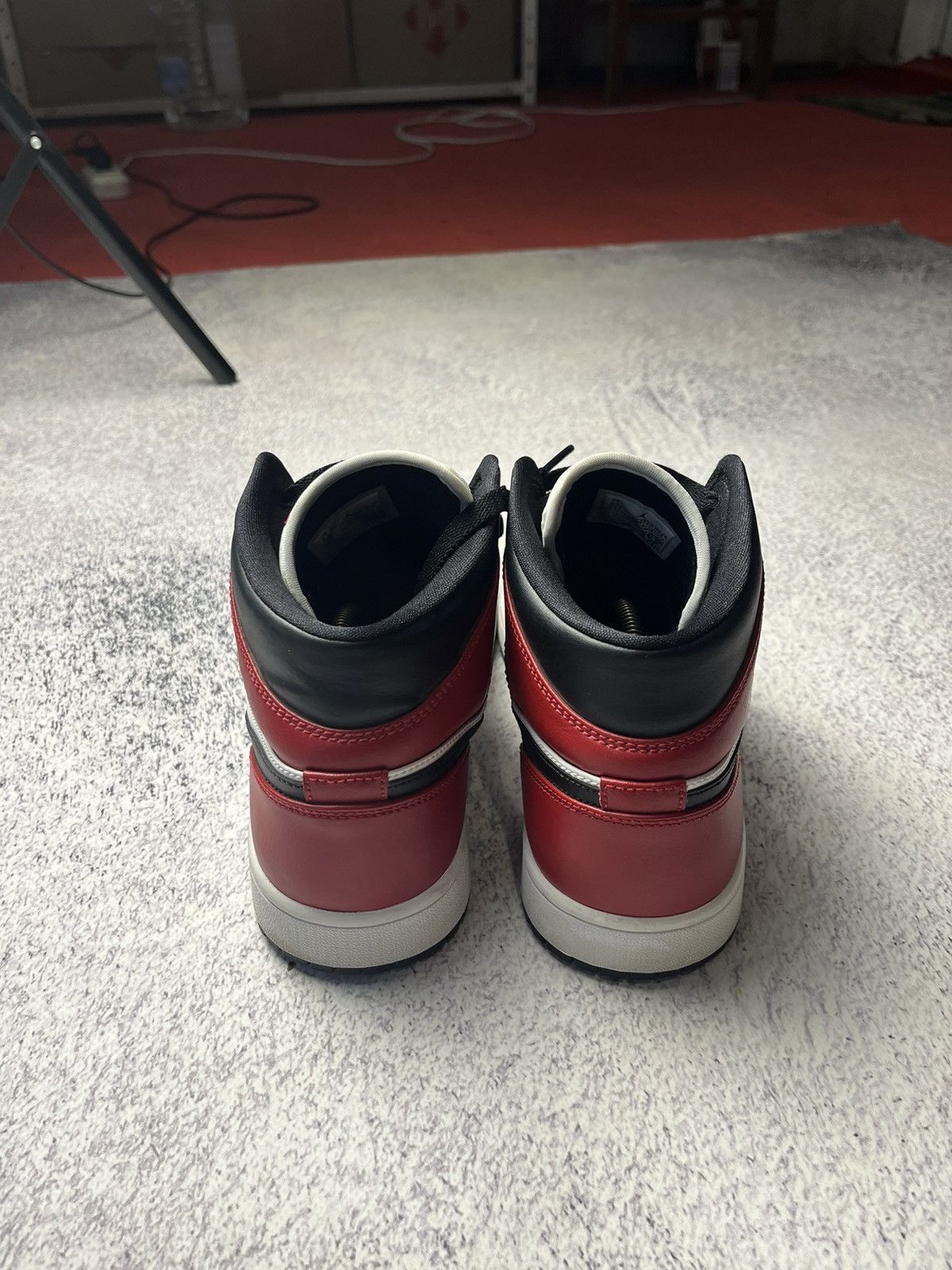 Jordan Brand Vintage Sneakers JORDAN 1 MID CHICAGO TOE Nike Size US 8.5 / EU 41-42 - 15 Thumbnail