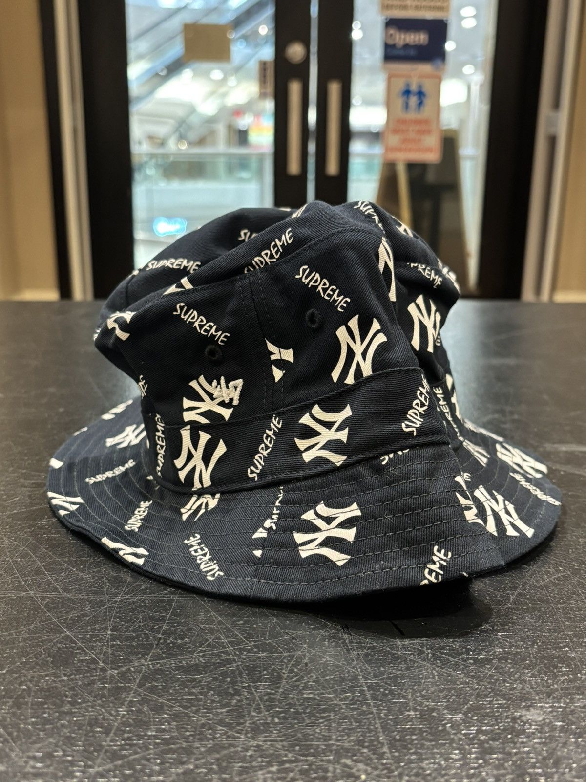 MLB × Supreme Supreme X MLB Yankees All Over Bucket Hat Size ONE SIZE - 2 Thumbnail