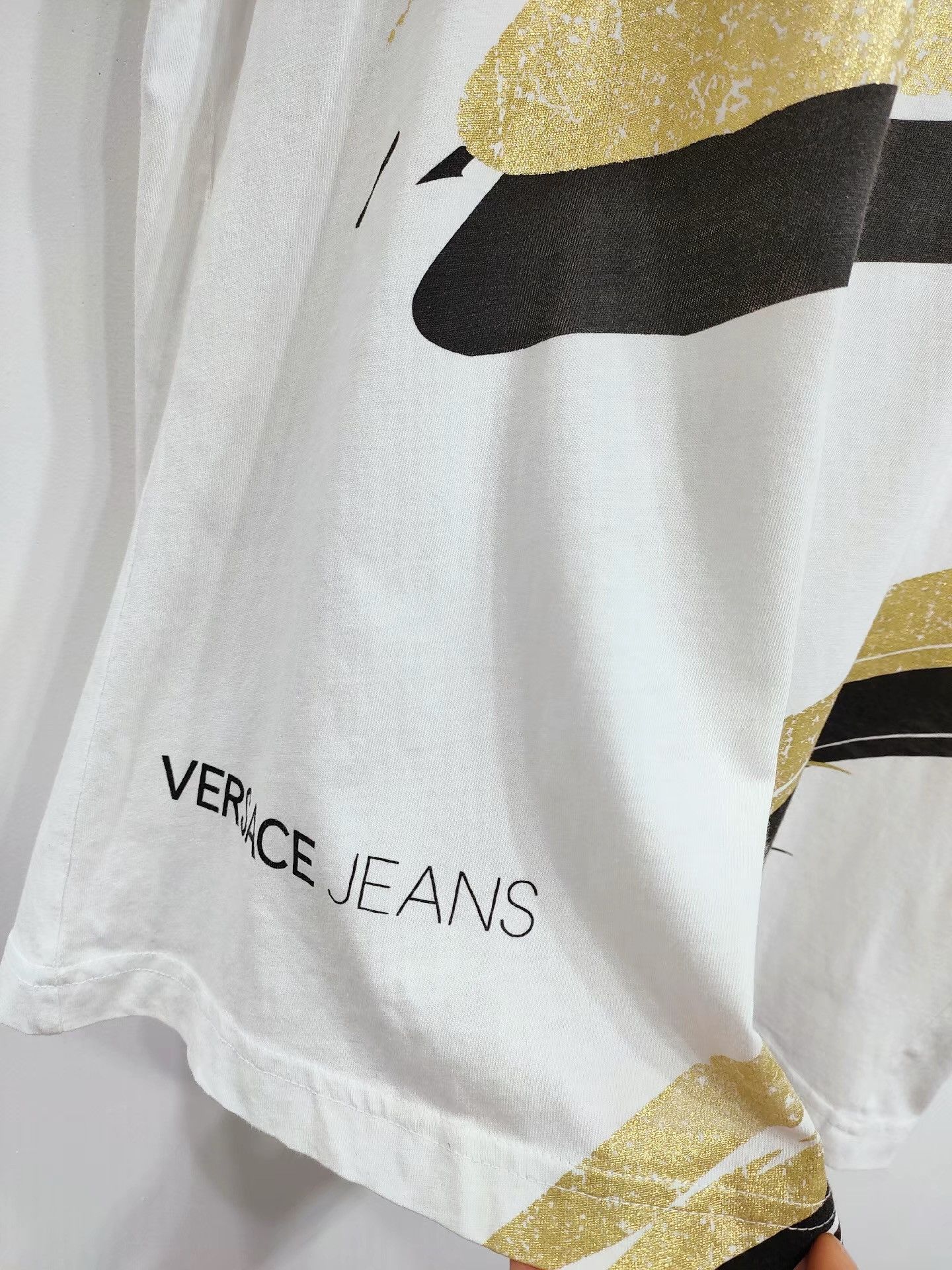 Versace Versace Men's White Short Sleeve T-shirt K29 Size US XL / EU 56 / 4 - 3 Thumbnail