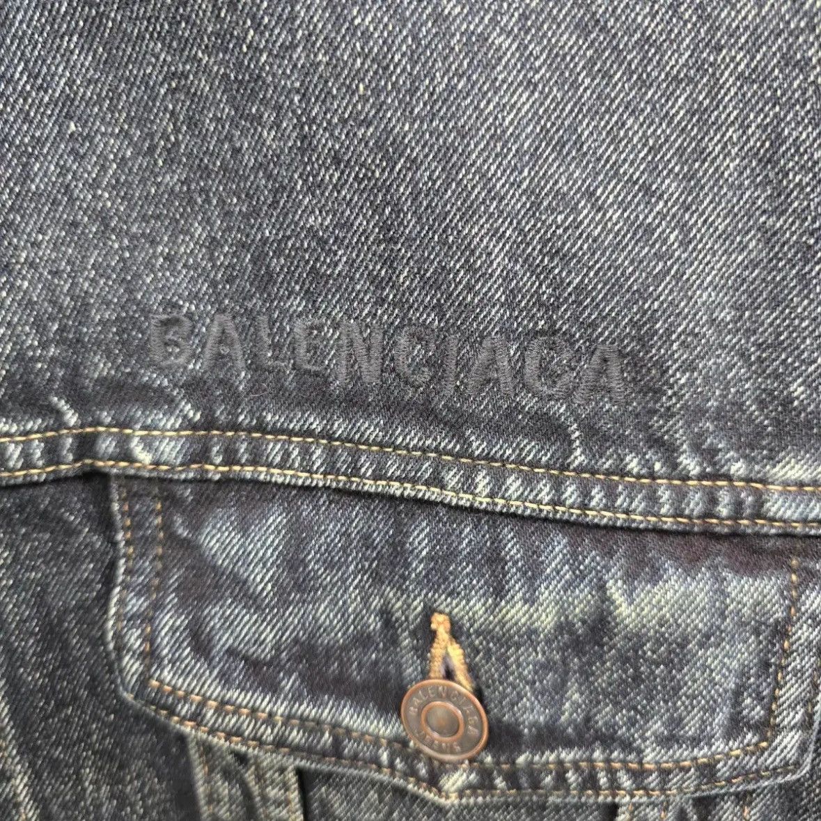 Balenciaga Balenciaga Back Logo Denim Jacket Size US M / EU 48-50 / 2 - 3 Thumbnail