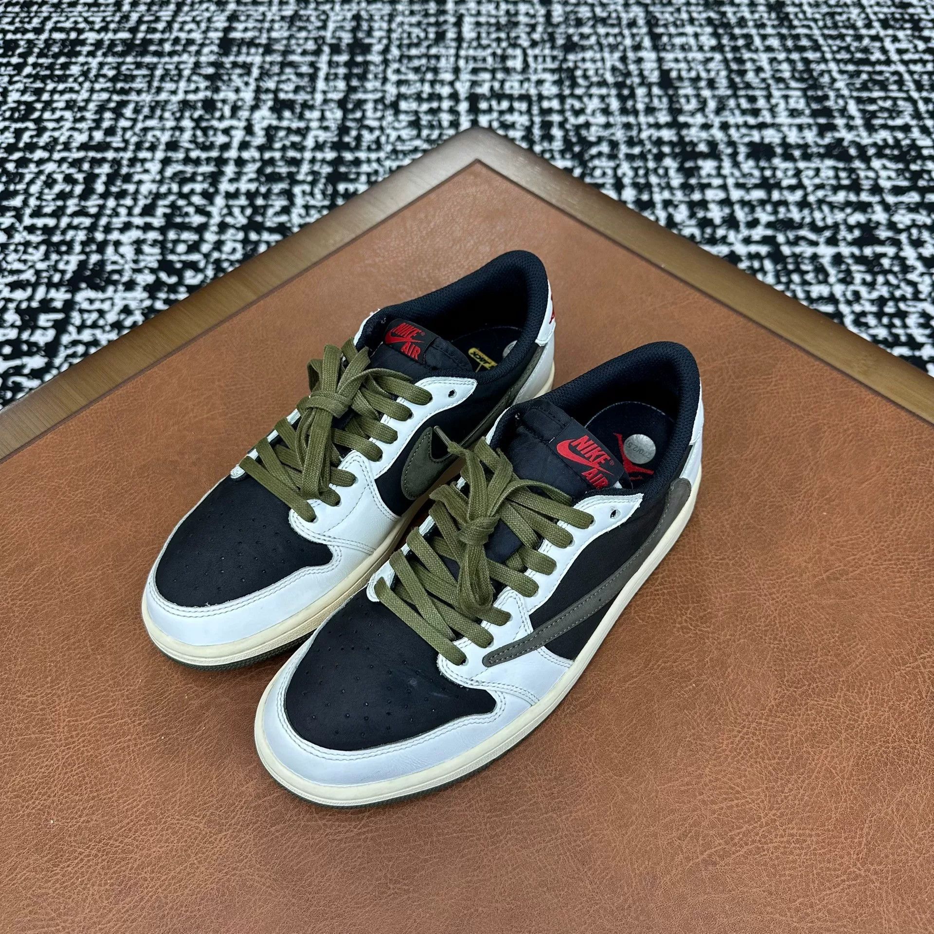 Nike Nike AJ1 Collab Lowtop Sneakers 9 Men Size US 9 / EU 42 - 1 Thumbnail