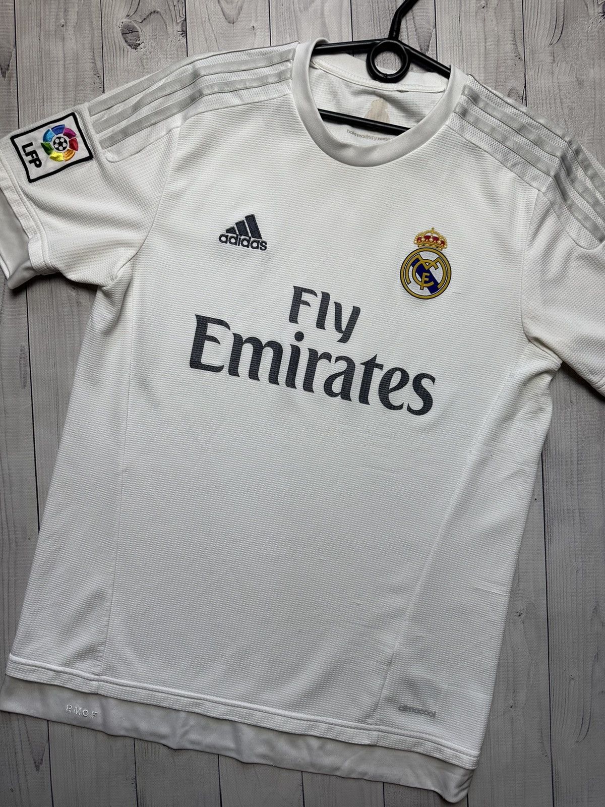 Adidas × Vintage Vintage Real Madrid soccer jersey size M adidas Size US M / EU 48-50 / 2 - 2 Thumbnail