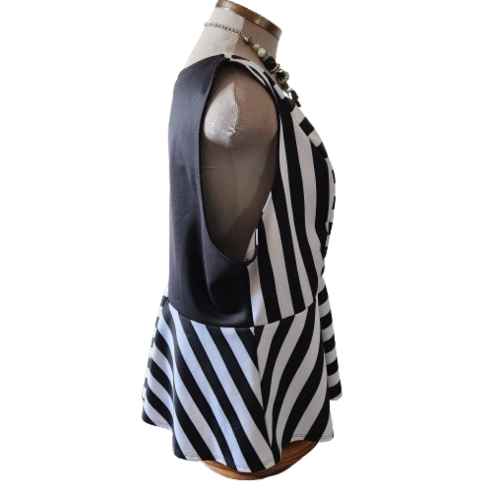 Torrid TORRID ☆ BLACK & WHITE STRIPED ☆ PEPLUM TOP ☆ 4x ☆ NWT Size 4XL / US 24-26 - 5 Thumbnail