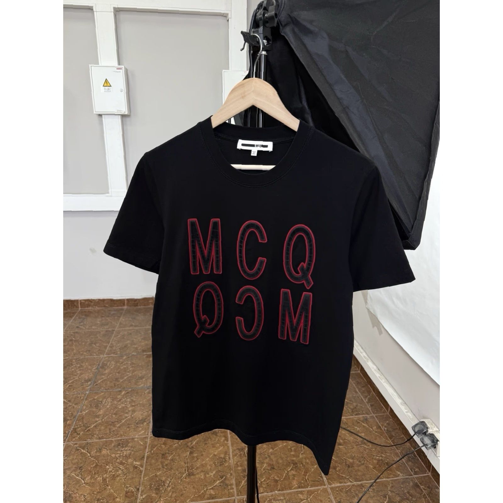 Alexander McQueen Alexander McQueen London Rare T-Shirt Retro Hype Y2K Black M Mens Retro T-Shirt Short Sleeve Sizes M Size US M / EU 48-50 / 2 - 2 Thumbnail