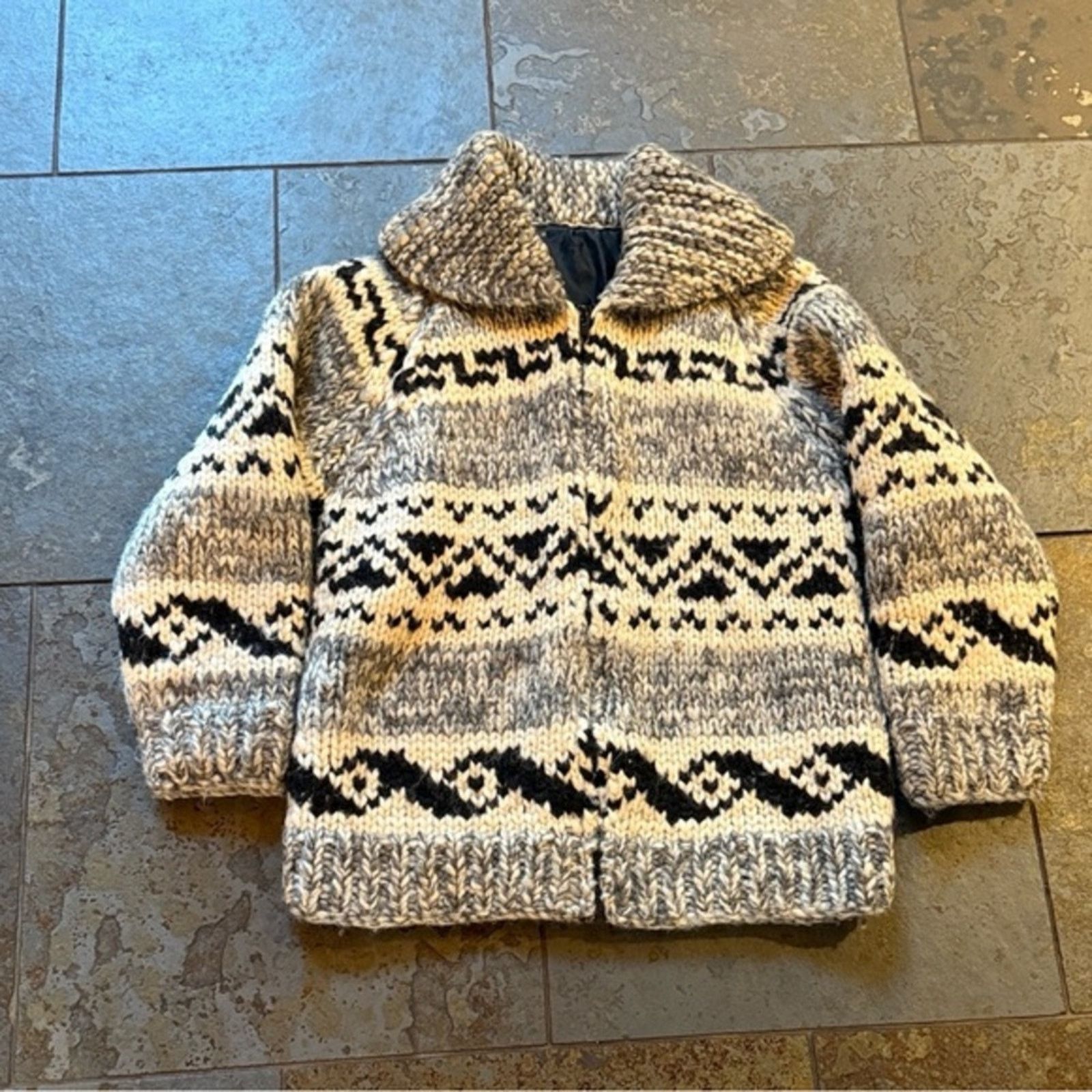 Vintage Cowichan fully lined zip front 100% Wool sweater sm.
