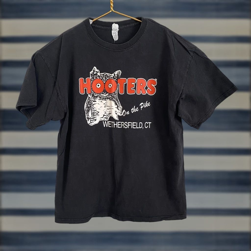 Spell **Vintage Faded Hooters Connecticut Spell Out T-Shirt Black Size XL** User: Vintage Faded Hooters Connecticut Spell Out T-Shirt Size XL Black ** Size US XL / EU 56 / 4 - 1 Thumbnail