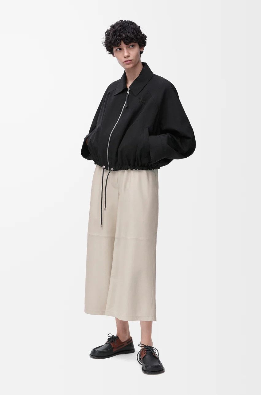 Loewe o1loc1c0525 Cropped Trousers Nappa Lambskin in Light Beige Size 28" / US 6 / IT 42 - 2 Thumbnail