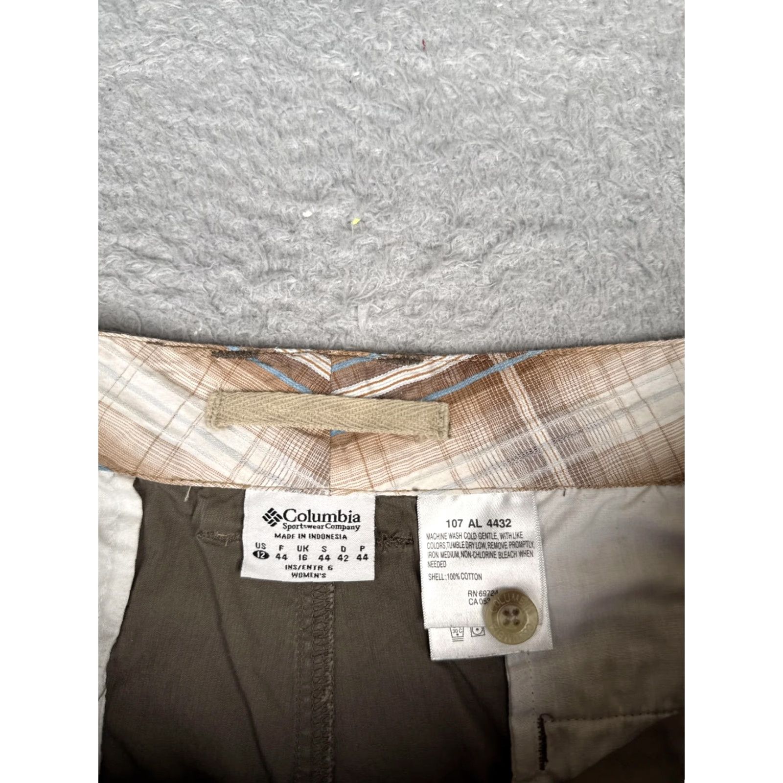 Vintage Columbia Shorts Womens 12 Green Poplin Hiking 6 Inseam Zip Fly Pockets Outdoor Size 34" / US 12 / IT 48 - 7 Thumbnail