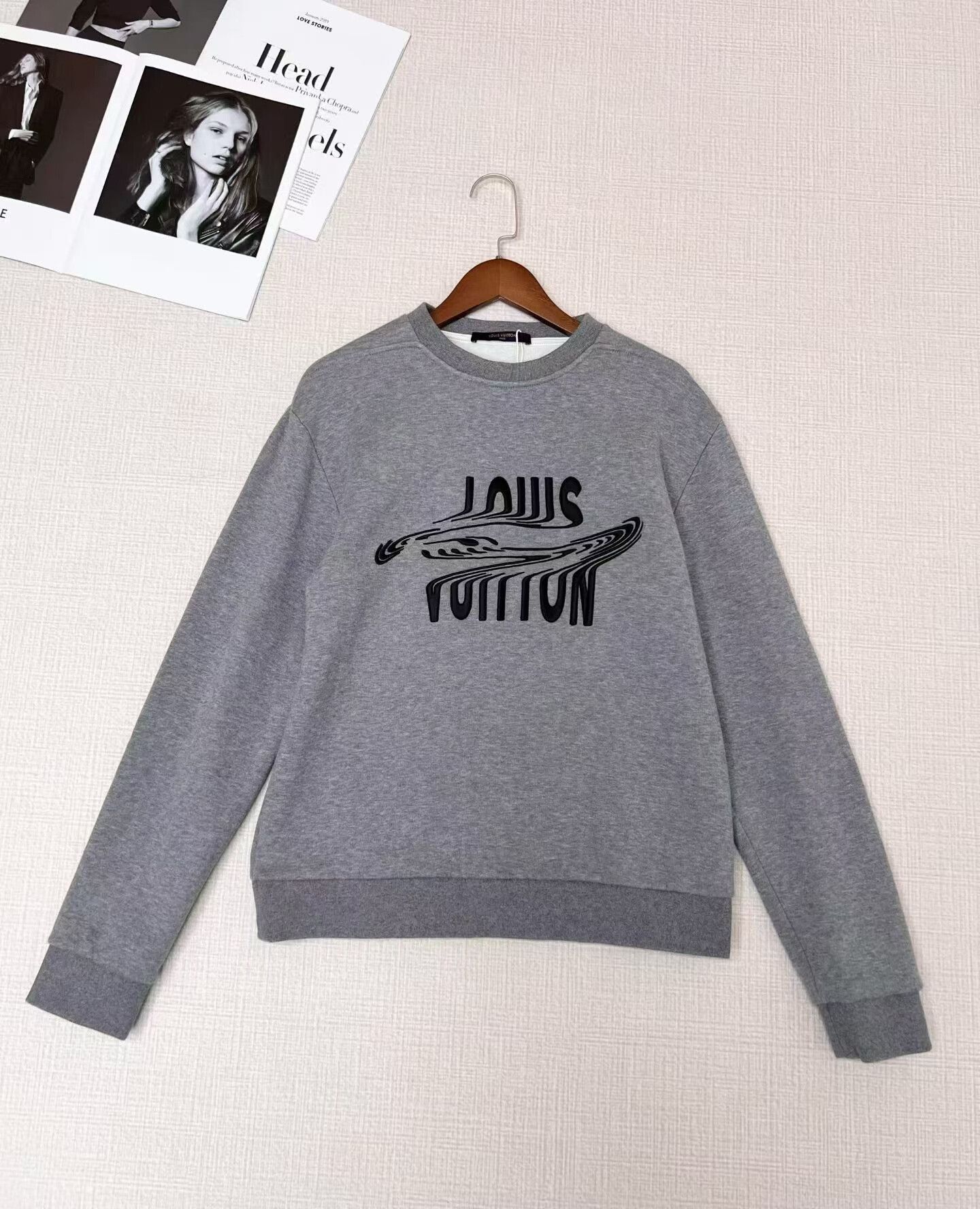 Louis Vuitton Louis Vuitton Embroidered Sweatshirt in XS Size XS / US 0-2 / IT 36-38 - 1 Thumbnail