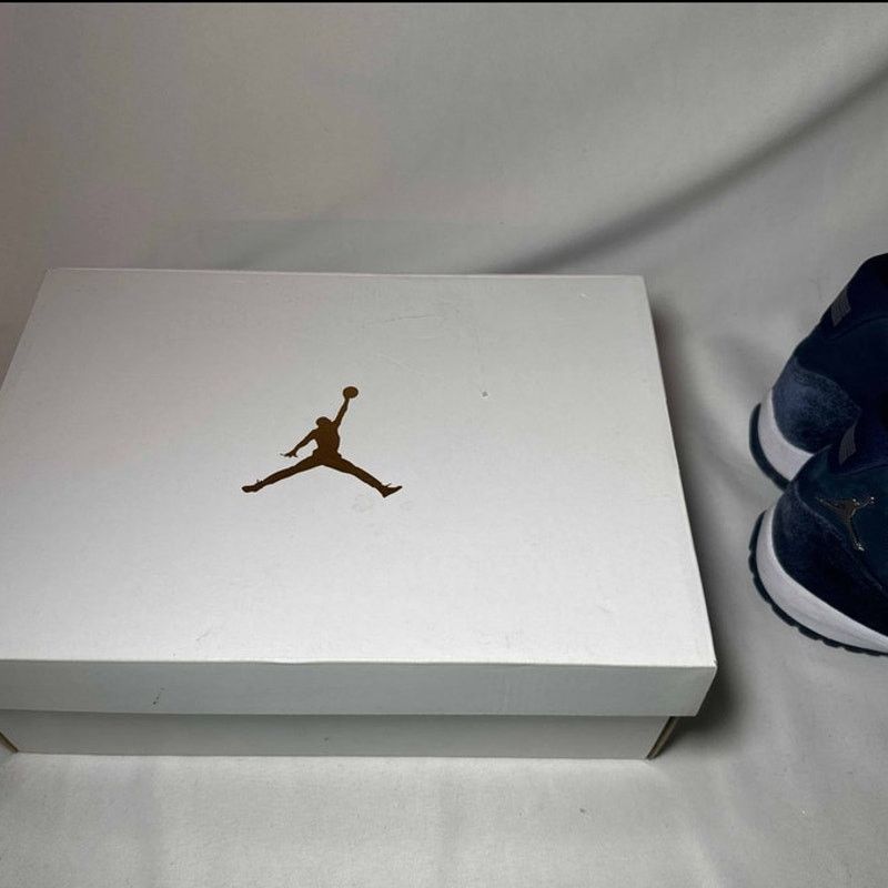Jordan Brand × Nike Size 7.5 Air Jordan 11 Retro Midnight Navy Velvet Women's Size US 7.5 / IT 37.5 - 10 Thumbnail