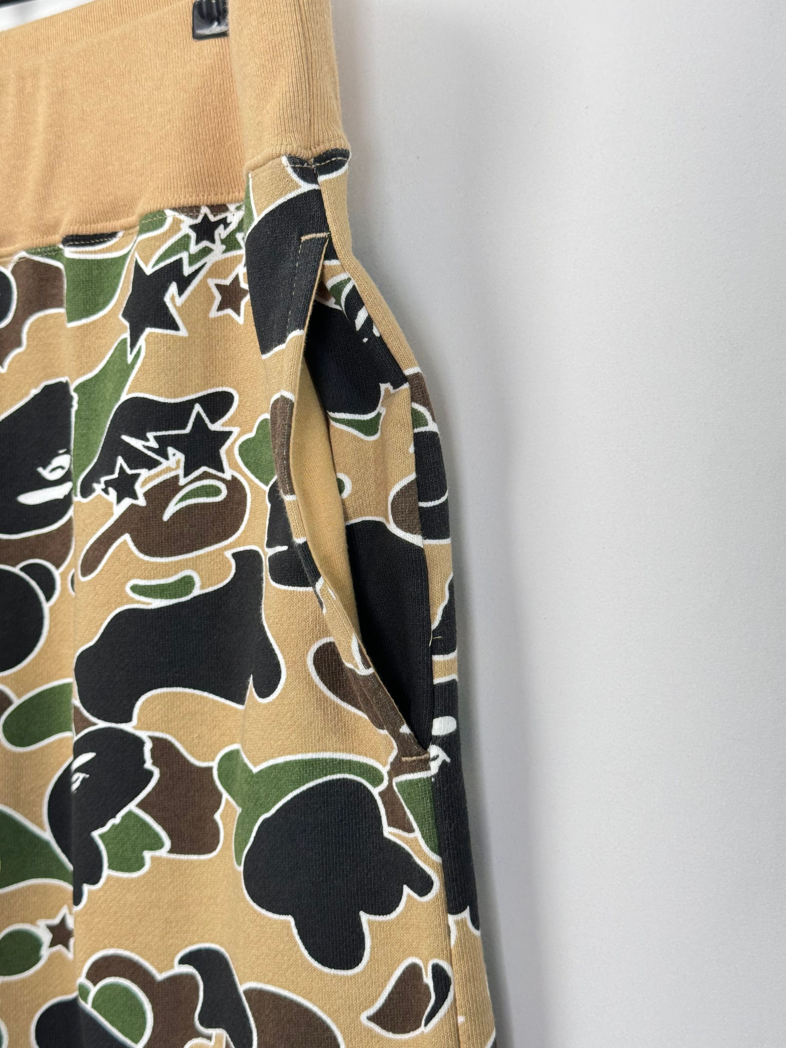 Bape NEW WITH TAG* BAPE STA Camo Sweat Shorts SIZE L Size US 34 / EU 50 - 2 Thumbnail