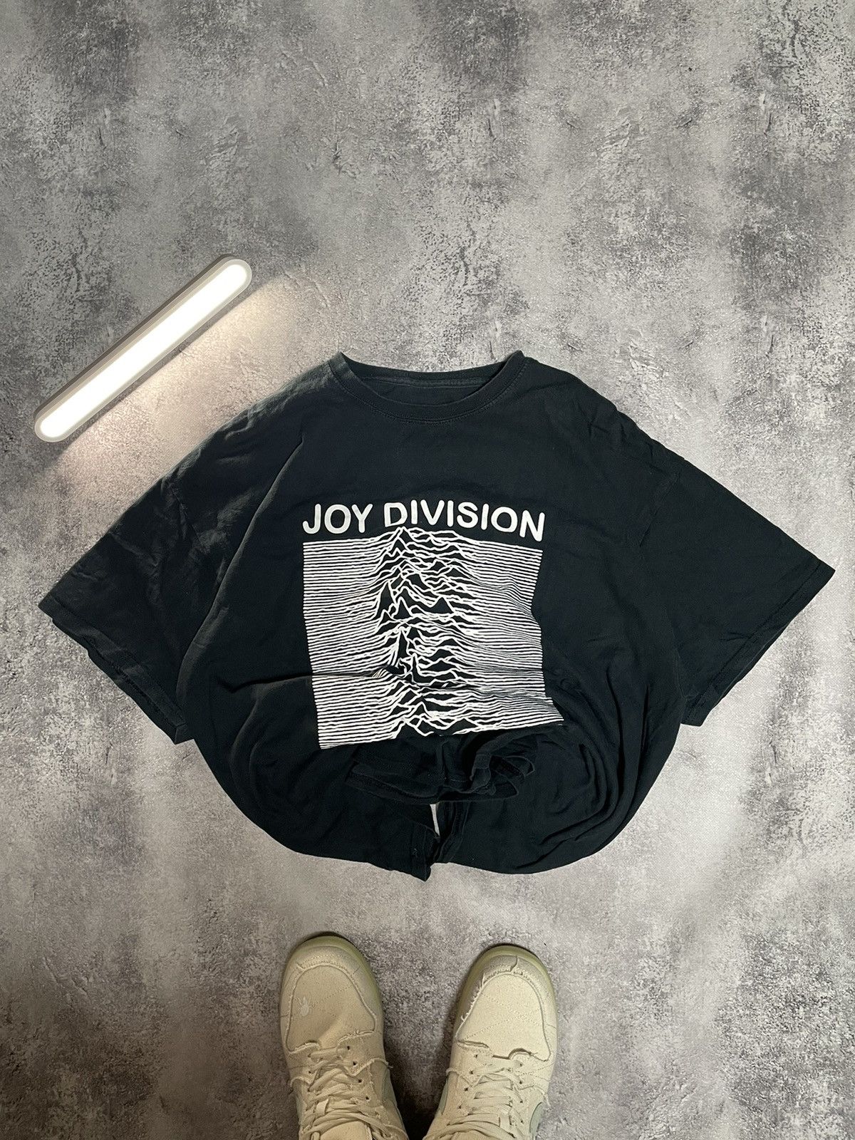 Band Tees Vintage Joy Divivsion T Shirt Rock Tee Y2K UNKNOWN PLEASURES Size US XL / EU 56 / 4 - 1 Thumbnail