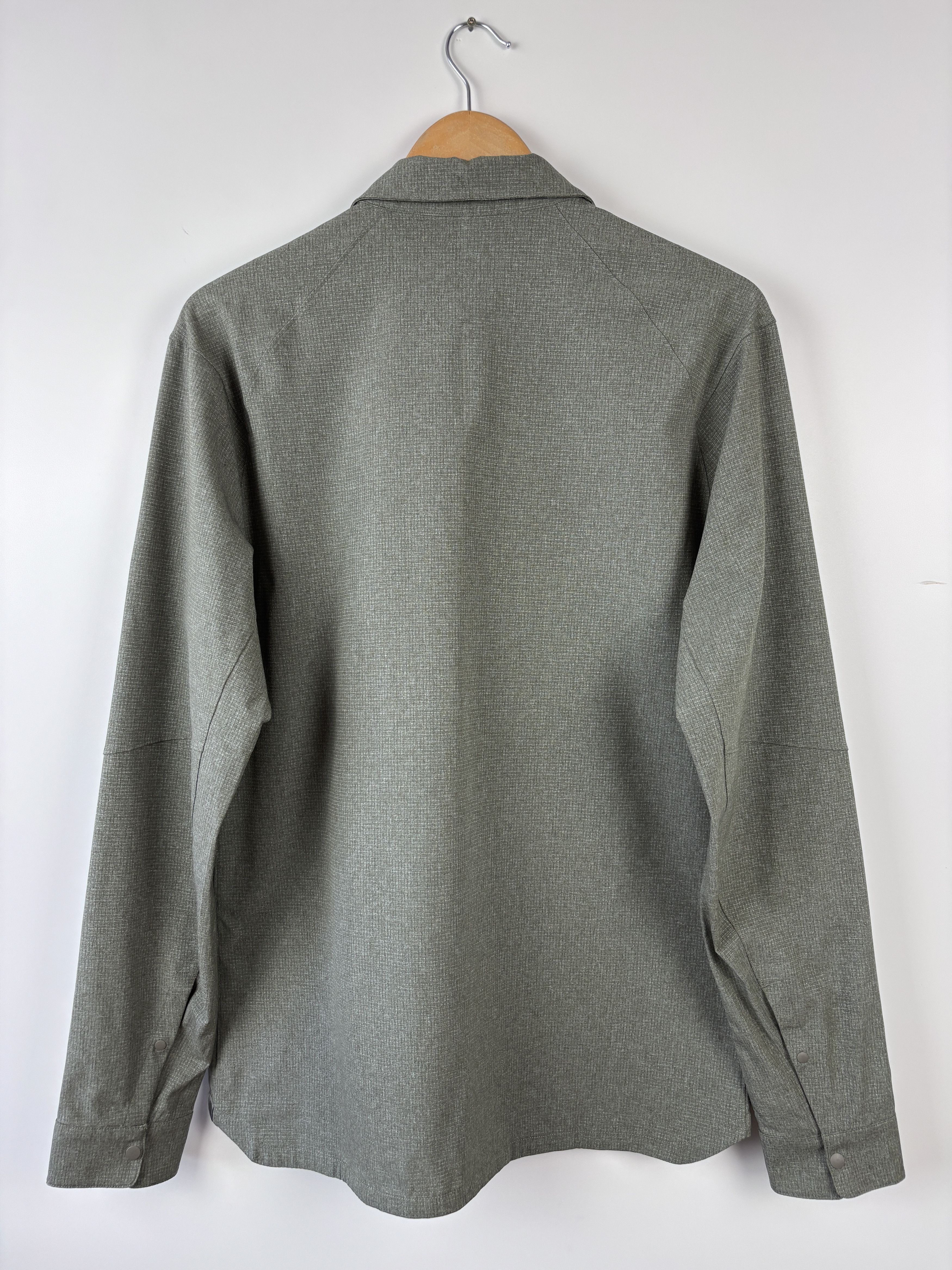 Lululemon Mens Lululemon Longsleeve Pearl Snap Shirt Gray Size M Size US M / EU 48-50 / 2 - 4 Thumbnail