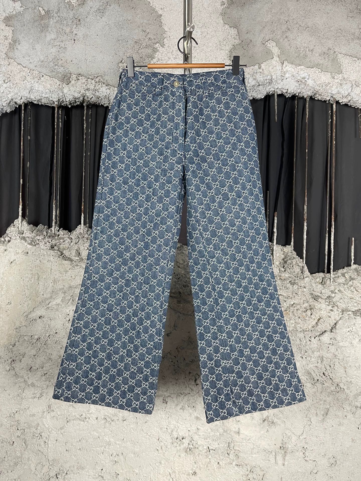 Gucci Gucci GG Monogram Wide Leg Jeans 26 New Size 26" / US 2 / IT 38 - 1 Thumbnail