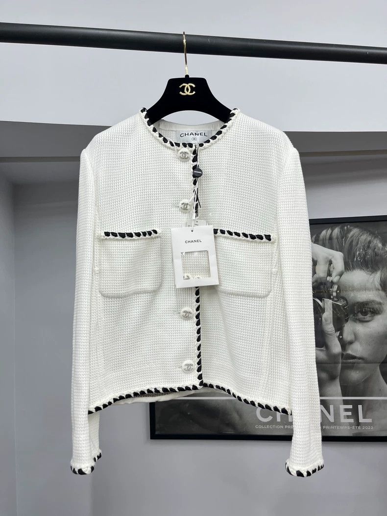 Chanel Chanel Classic White Waffle Jacket Size US M / EU 48-50 / 2 - 1 Thumbnail