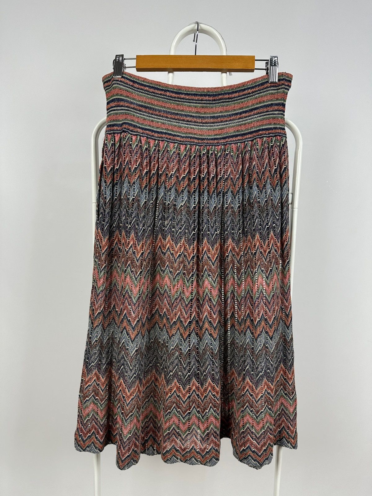Missoni 90s Vintage Missoni Zigzag Crochet Knit A-Line Midi Skirt Size 28" / US 6 / IT 42 - 2 Thumbnail
