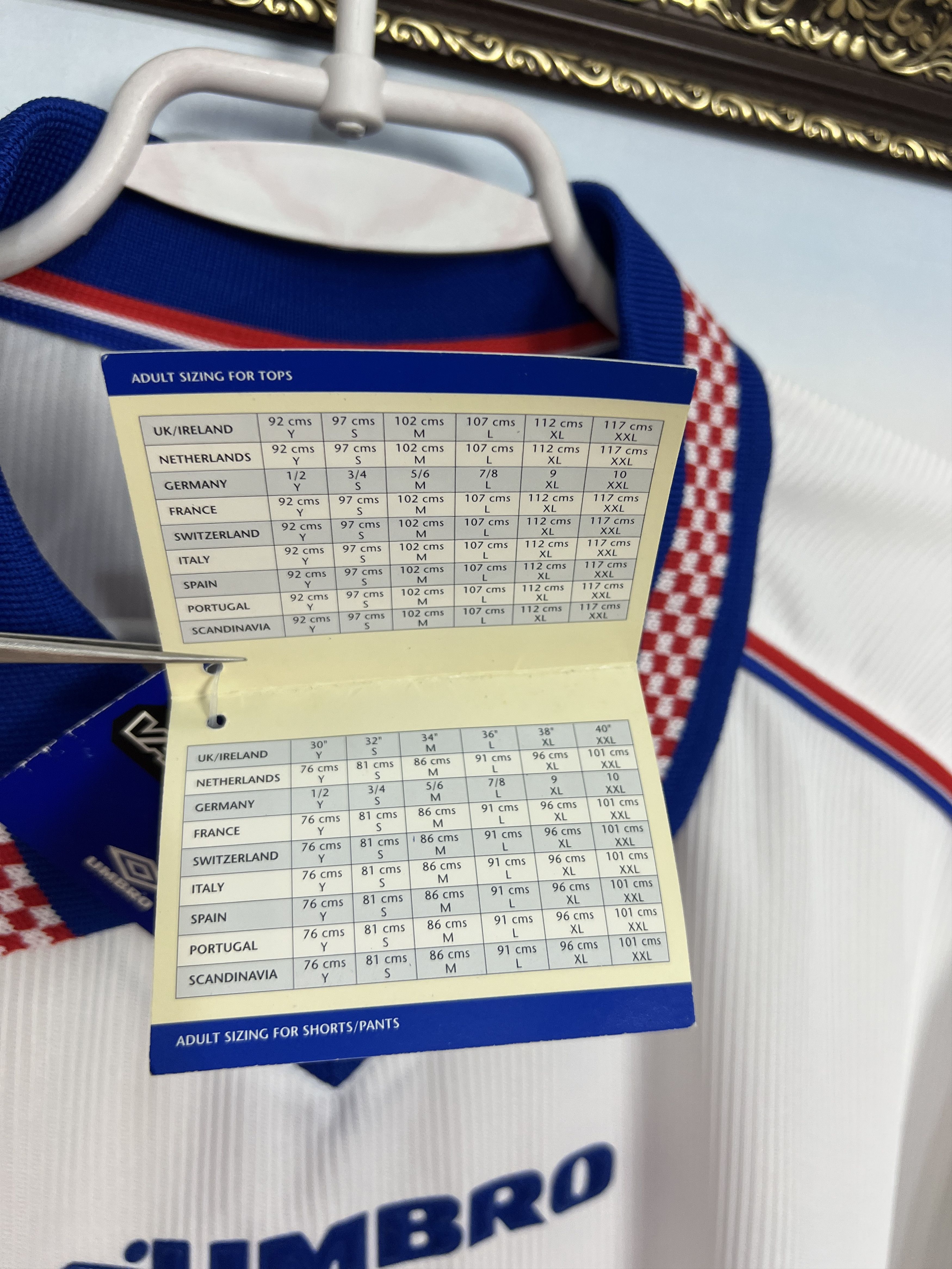 Umbro Dinamo Zagreb Away football shirt 1999 Soccer Jersey Trikot Size US XL / EU 56 / 4 - 7 Thumbnail